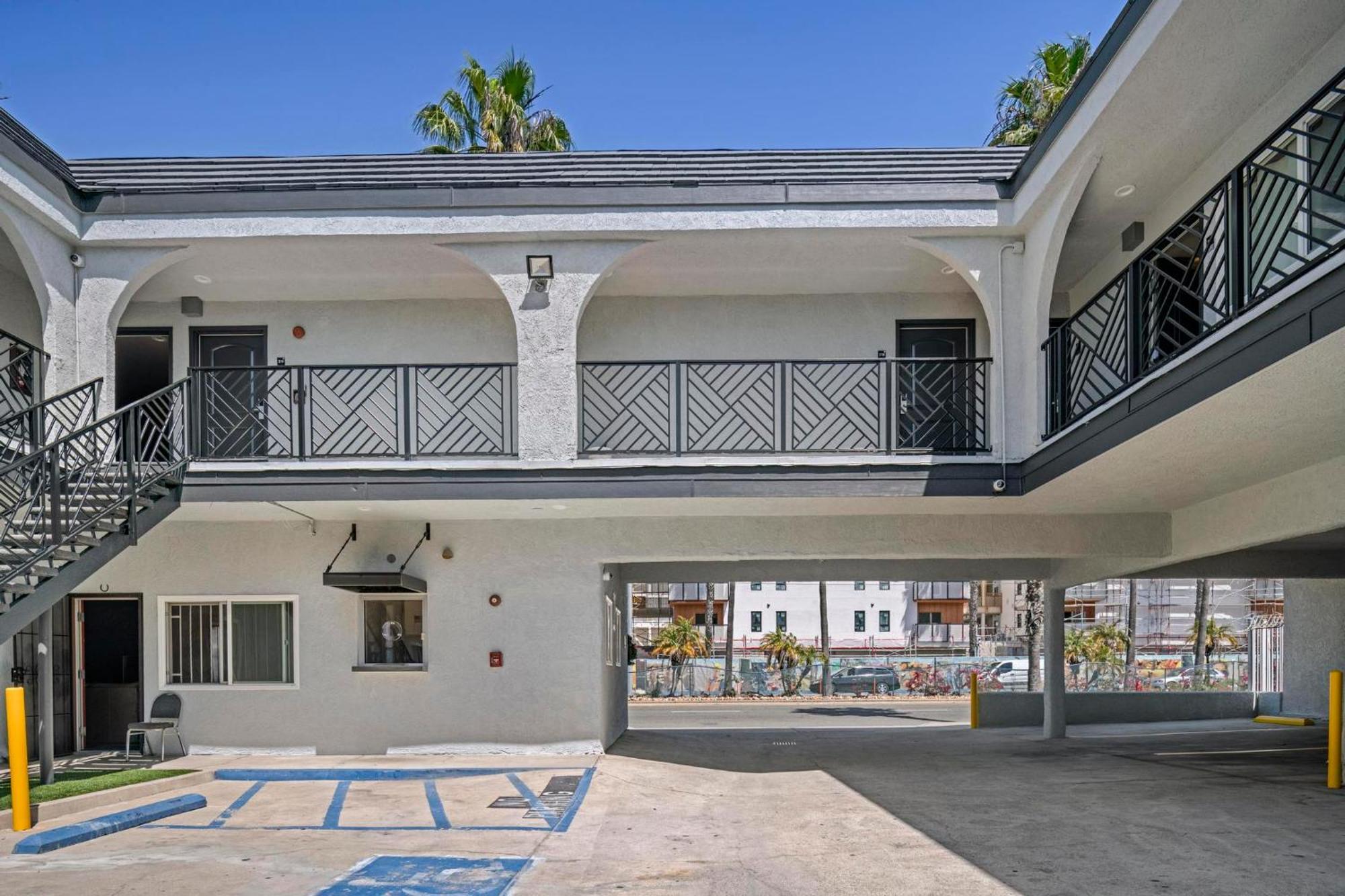 Hyland Inn Long Beach Exterior photo